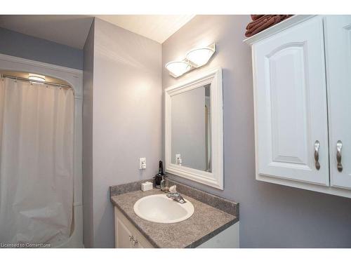 1084 Clearview Avenue, Burlington, ON - Indoor Photo Showing Bathroom