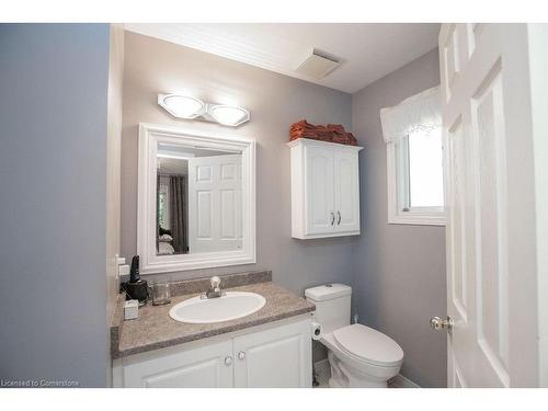 1084 Clearview Avenue, Burlington, ON - Indoor Photo Showing Bathroom