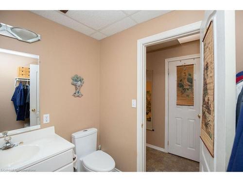 1084 Clearview Avenue, Burlington, ON - Indoor Photo Showing Bathroom