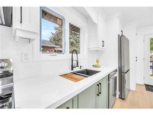 64 Viceroy Court, Hamilton, ON - Indoor Photo Showing Kitchen With Stainless Steel Kitchen With Double Sink With Upgraded Kitchen