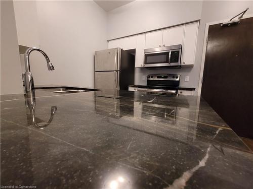 607-112 King Street E, Hamilton, ON - Indoor Photo Showing Kitchen