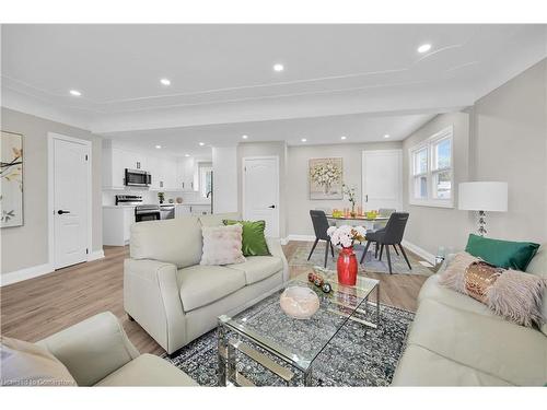 4 James Avenue, Stoney Creek, ON - Indoor Photo Showing Living Room