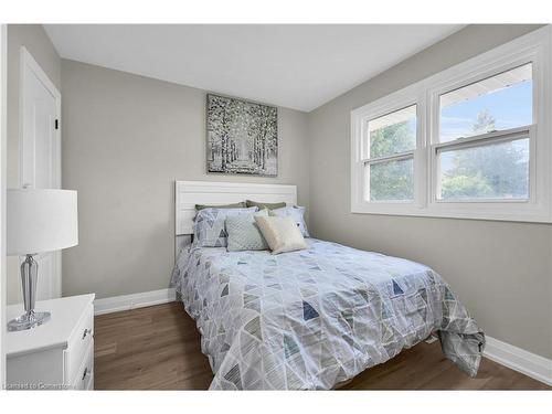 4 James Avenue, Stoney Creek, ON - Indoor Photo Showing Bedroom