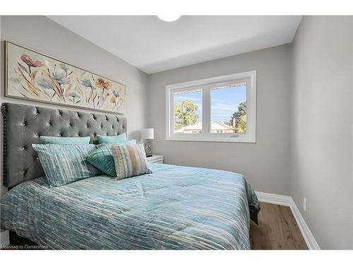 4 James Avenue, Stoney Creek, ON - Indoor Photo Showing Bedroom