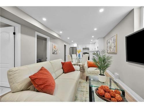 4 James Avenue, Stoney Creek, ON - Indoor Photo Showing Living Room