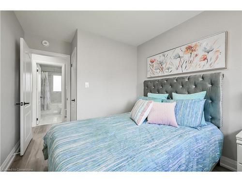 4 James Avenue, Stoney Creek, ON - Indoor Photo Showing Bedroom