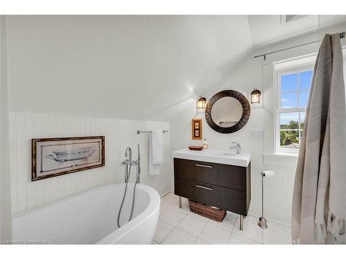 1288 Brock Road, Flamborough, ON - Indoor Photo Showing Bathroom