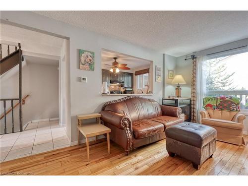 7-1350 Limeridge Road E, Hamilton, ON - Indoor Photo Showing Living Room