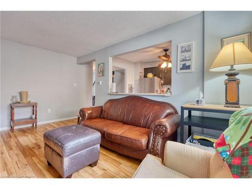 7-1350 Limeridge Road E, Hamilton, ON - Indoor Photo Showing Living Room