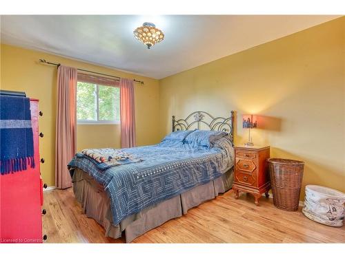 7-1350 Limeridge Road E, Hamilton, ON - Indoor Photo Showing Bedroom