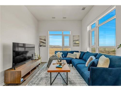 601-460 Gordon Krantz Avenue, Milton, ON - Indoor Photo Showing Living Room