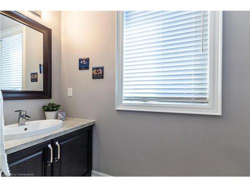 72 Pond View Gate, Waterdown, ON - Indoor Photo Showing Bathroom