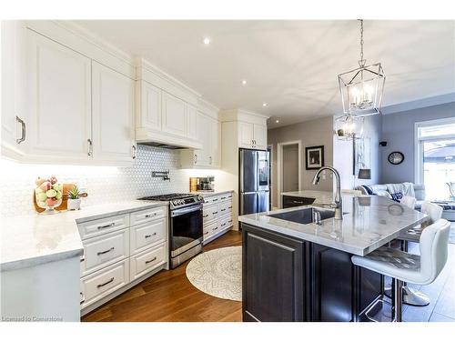 72 Pond View Gate, Waterdown, ON - Indoor Photo Showing Kitchen With Upgraded Kitchen