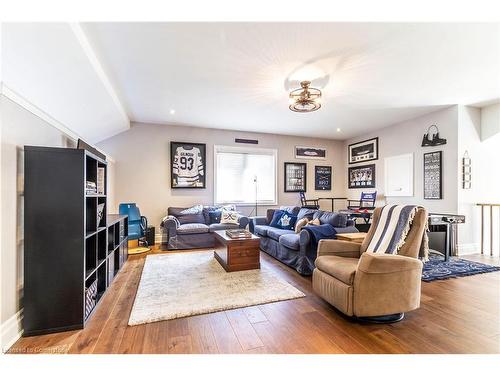 72 Pond View Gate, Waterdown, ON - Indoor Photo Showing Living Room