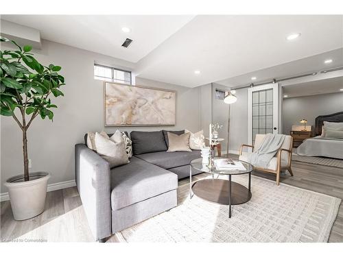 680 Rexford Drive, Hamilton, ON - Indoor Photo Showing Living Room