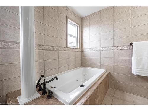 680 Rexford Drive, Hamilton, ON - Indoor Photo Showing Bathroom