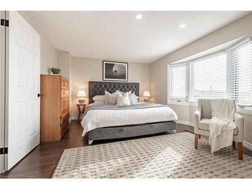 680 Rexford Drive, Hamilton, ON - Indoor Photo Showing Bedroom