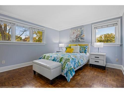 1363 Sycamore Drive, Burlington, ON - Indoor Photo Showing Bedroom