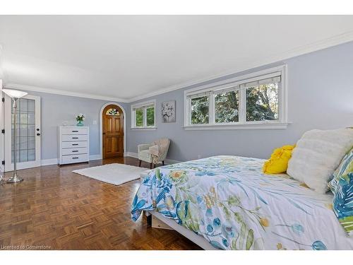 1363 Sycamore Drive, Burlington, ON - Indoor Photo Showing Bedroom