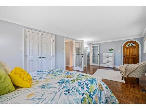 1363 Sycamore Drive, Burlington, ON - Indoor Photo Showing Bedroom