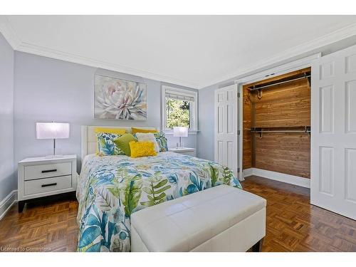 1363 Sycamore Drive, Burlington, ON - Indoor Photo Showing Bedroom