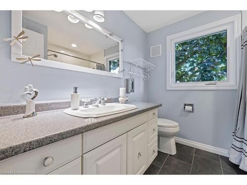 1363 Sycamore Drive, Burlington, ON - Indoor Photo Showing Bathroom