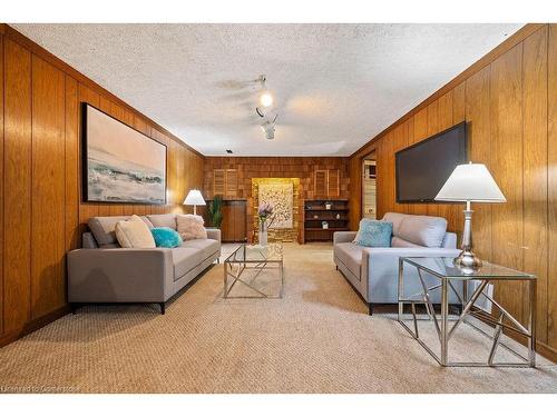 1363 Sycamore Drive, Burlington, ON - Indoor Photo Showing Living Room