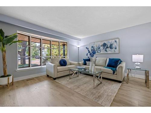 1363 Sycamore Drive, Burlington, ON - Indoor Photo Showing Living Room