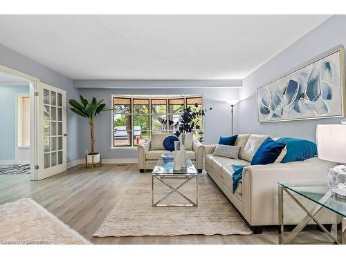 1363 Sycamore Drive, Burlington, ON - Indoor Photo Showing Living Room