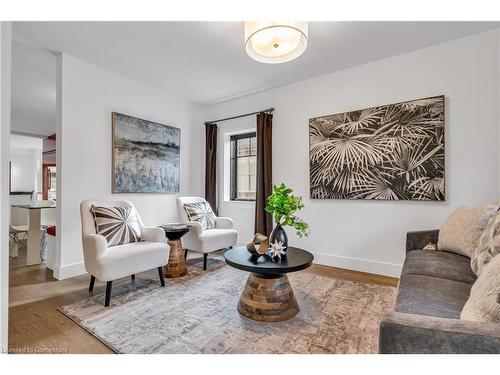 365 Delaware Avenue, Burlington, ON - Indoor Photo Showing Living Room