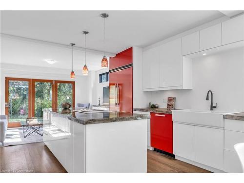 365 Delaware Avenue, Burlington, ON - Indoor Photo Showing Kitchen