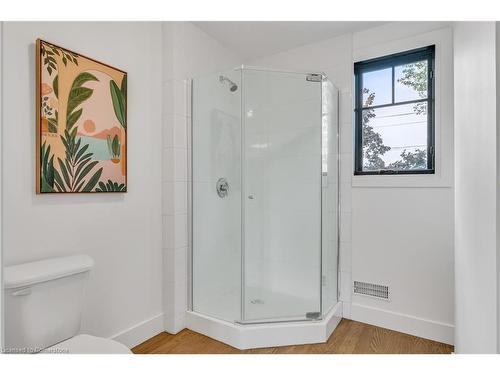 365 Delaware Avenue, Burlington, ON - Indoor Photo Showing Bathroom