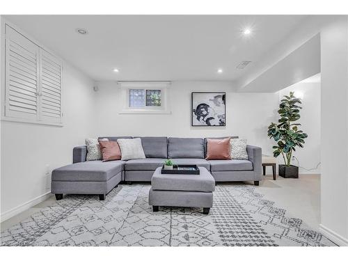 365 Delaware Avenue, Burlington, ON - Indoor Photo Showing Living Room