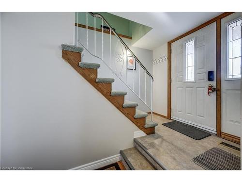 117 Loyalist Drive, Hamilton, ON - Indoor Photo Showing Other Room