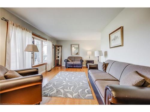 117 Loyalist Drive, Hamilton, ON - Indoor Photo Showing Living Room