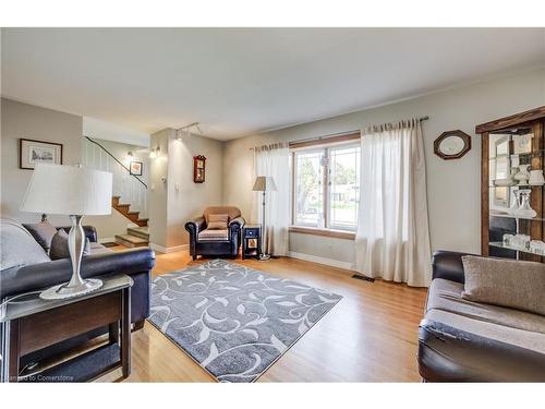 117 Loyalist Drive, Hamilton, ON - Indoor Photo Showing Living Room