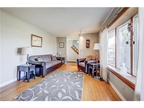 117 Loyalist Drive, Hamilton, ON - Indoor Photo Showing Living Room