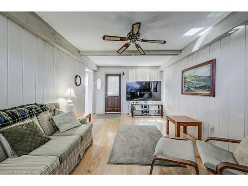 117 Loyalist Drive, Hamilton, ON - Indoor Photo Showing Living Room