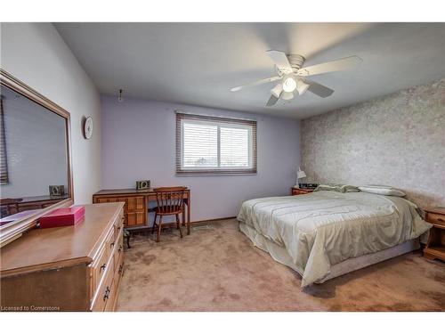 117 Loyalist Drive, Hamilton, ON - Indoor Photo Showing Bedroom