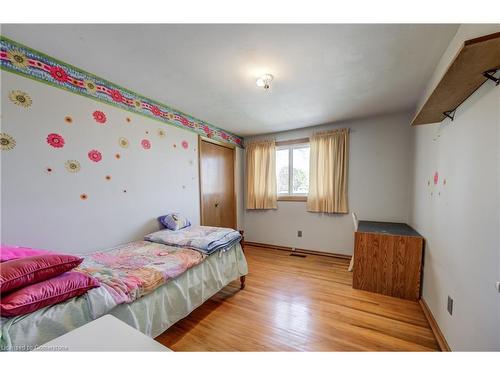 117 Loyalist Drive, Hamilton, ON - Indoor Photo Showing Bedroom