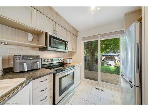 635 Fothergill Boulevard, Burlington, ON - Indoor Photo Showing Kitchen