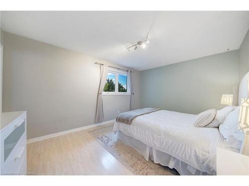 635 Fothergill Boulevard, Burlington, ON - Indoor Photo Showing Bedroom