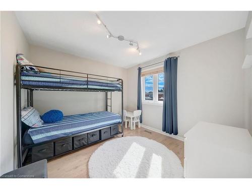 635 Fothergill Boulevard, Burlington, ON - Indoor Photo Showing Bedroom