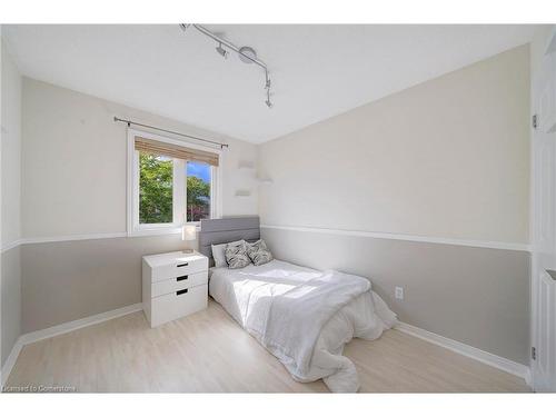 635 Fothergill Boulevard, Burlington, ON - Indoor Photo Showing Bedroom