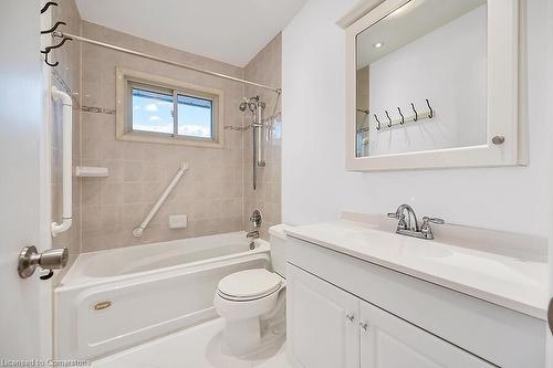 77 Blackwood Crescent, Hamilton, ON - Indoor Photo Showing Bathroom