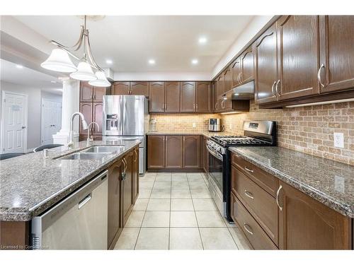 147 Pelech Crescent, Hamilton, ON - Indoor Photo Showing Kitchen With Double Sink With Upgraded Kitchen