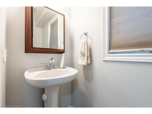 147 Pelech Crescent, Hamilton, ON - Indoor Photo Showing Bathroom