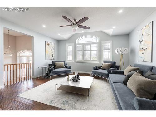 147 Pelech Crescent, Hamilton, ON - Indoor Photo Showing Living Room