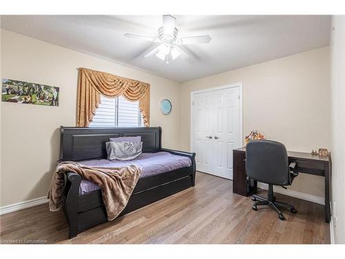 147 Pelech Crescent, Hamilton, ON - Indoor Photo Showing Bedroom