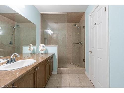 147 Pelech Crescent, Hamilton, ON - Indoor Photo Showing Bathroom